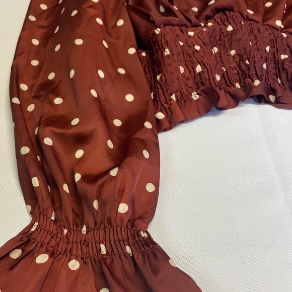 Zara satin finish polka dot crop top. Scrunched band and elastic sleeves. Large - Picture 3 of 5